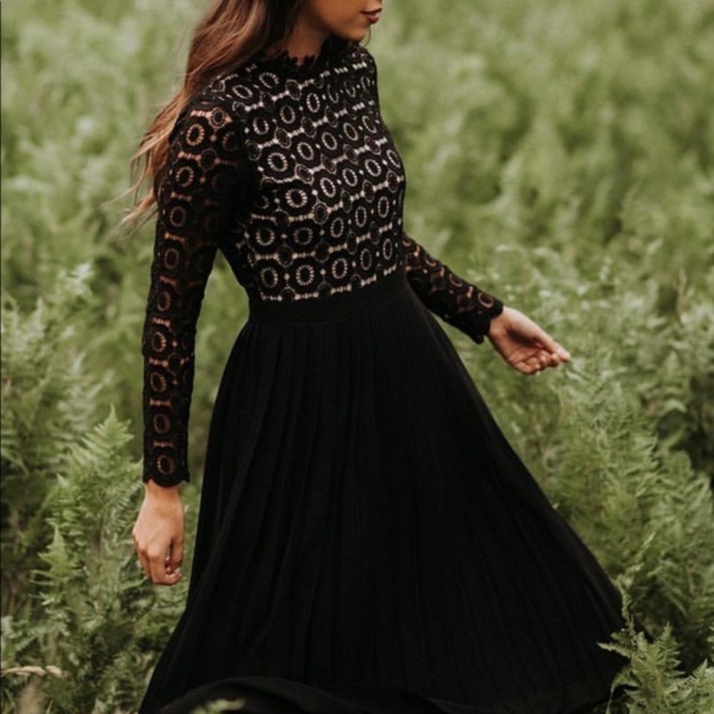 Ivy City Co Arabella Black Pleated Long Sleeve Lace Midi Dress Size XS